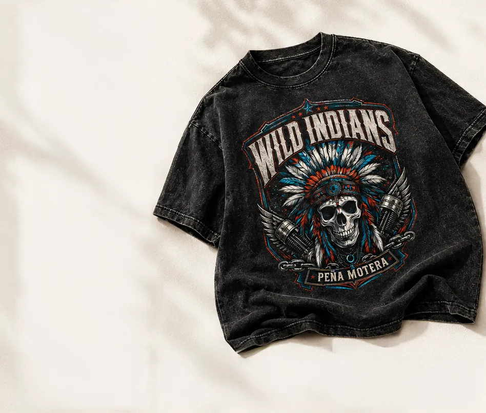 Camiseta negra con el diseño «Wild Indians – Peña Motera» impreso en DTI textil