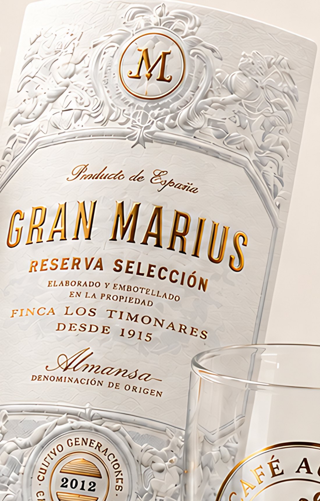 Etiqueta de vino con foil dorado